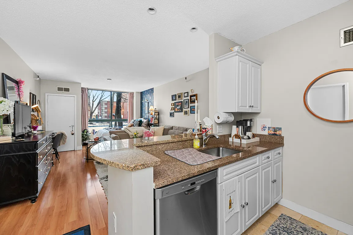 Building Photo - 42 8th St #3106