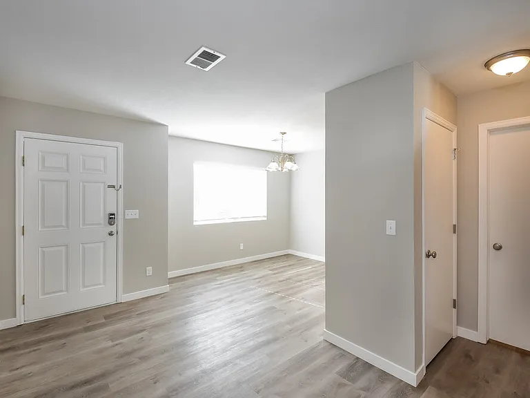 18619 E 46th Pl — Photo 6