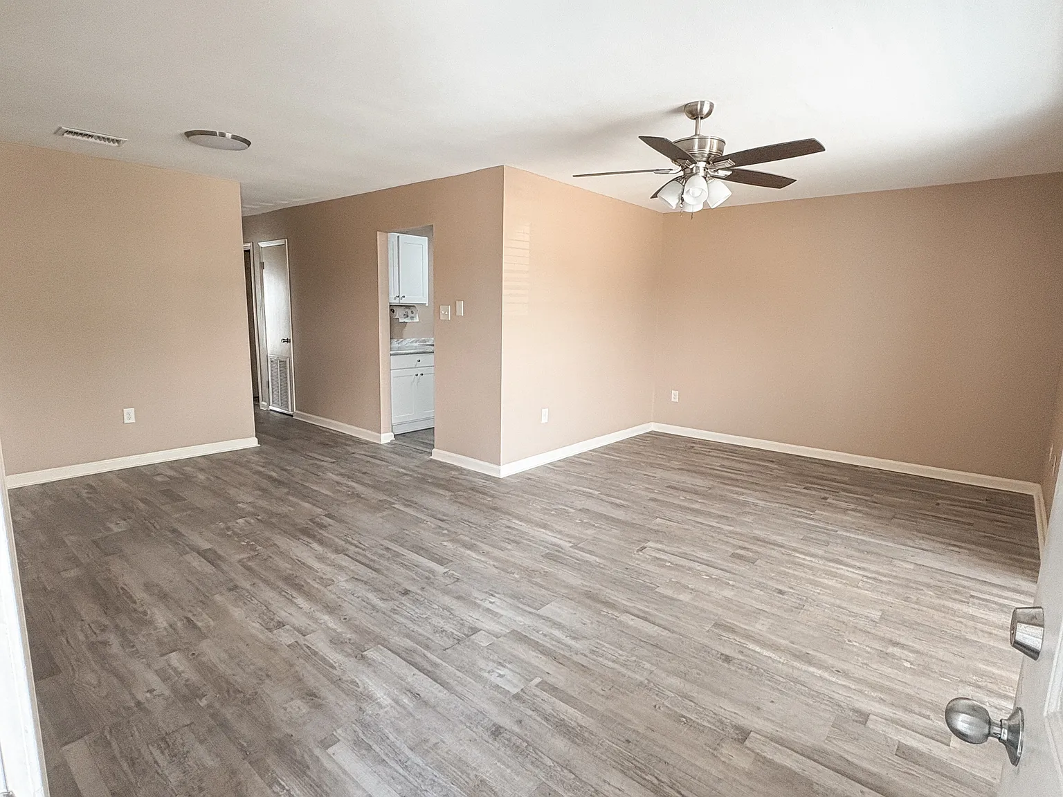 2 bed, 1000 sqft, $1,150 — Photo 2