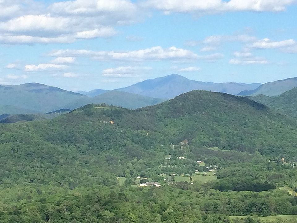 2nd image of 359 Hounds Run Rd