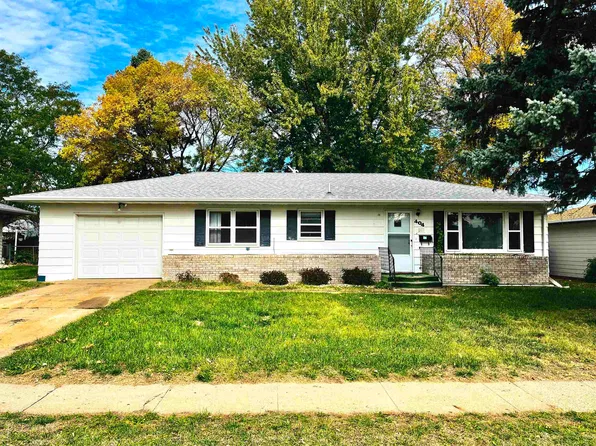 404 E 21st St, Yankton, SD 57078