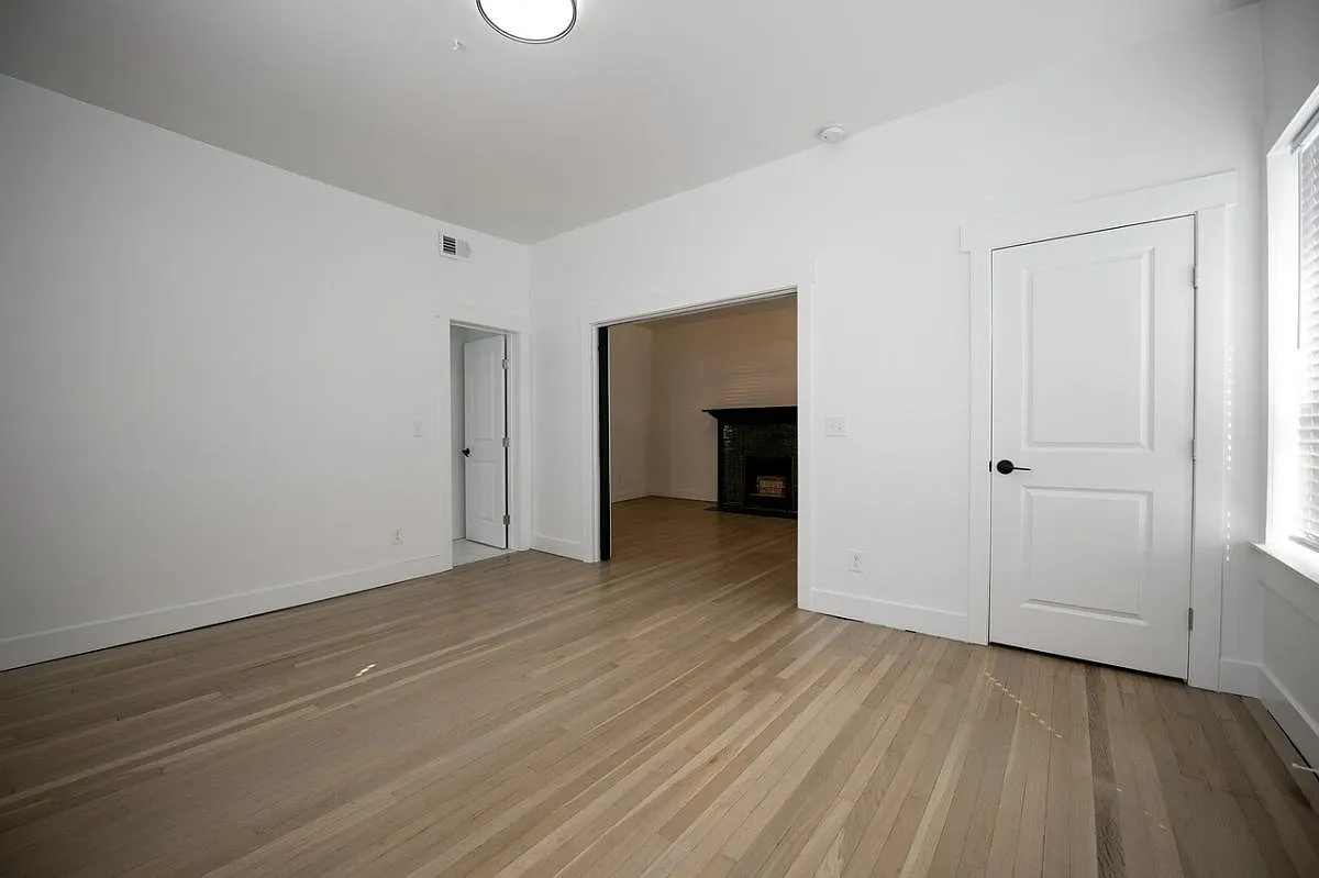Building Photo - 200 W 36th St #2W