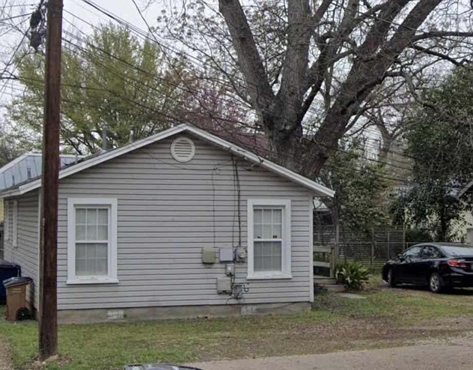 2nd image of 4208 Speedway APT B