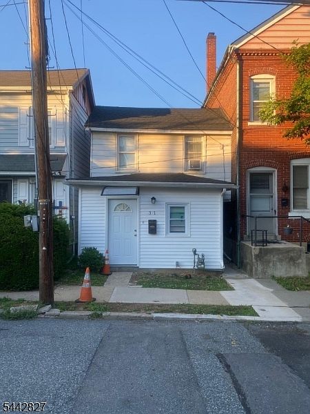 1st image of 371 Lincoln St