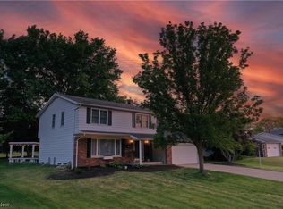 4424 Rollingview Dr, Seven Hills, OH 44131