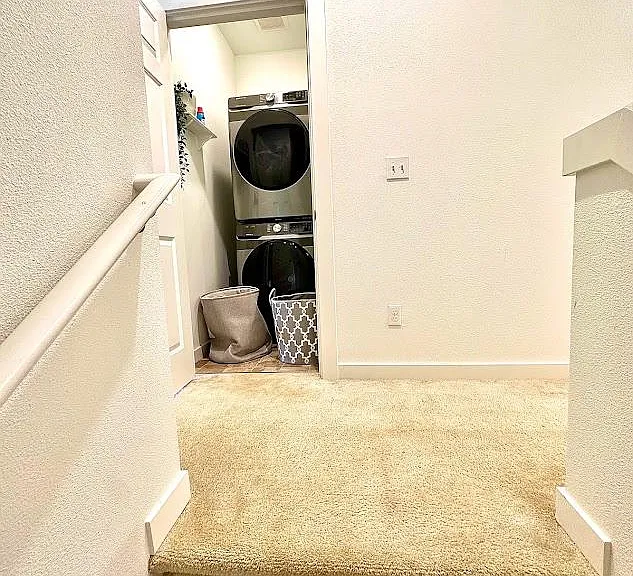 Second floor - Washer/Dryer view from stairs