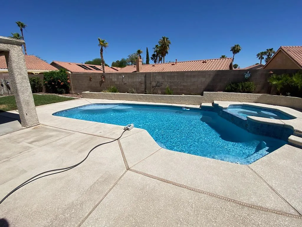 730 Altacrest Dr — Photo 4