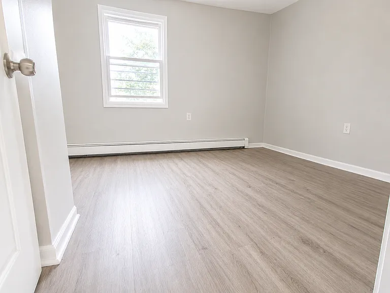 686 Summer Ave #6 — Photo 5