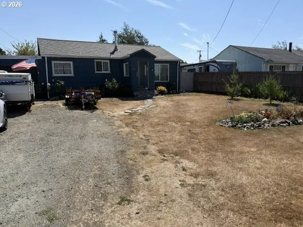 1704 Maple St, Myrtle Point, OR 97458