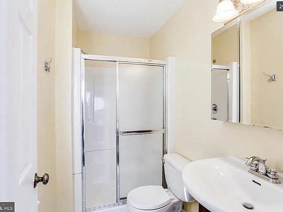 3rd image of 212 Lloyd St