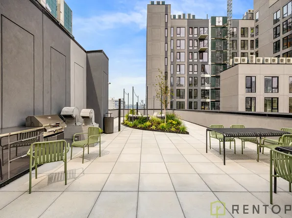 555 West 45th Street image 21 of 22