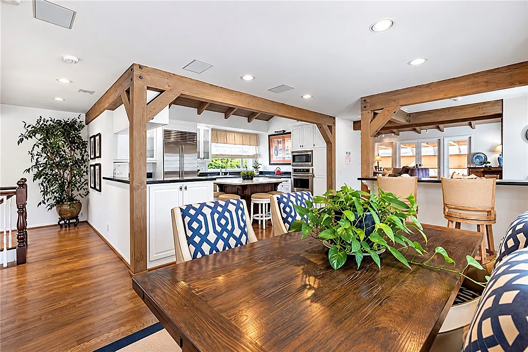 3 bed, 2.5 bath, 2837 sqft, $10,000 — Photo 4