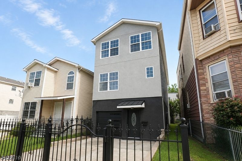 1st image of 136 19Th Ave