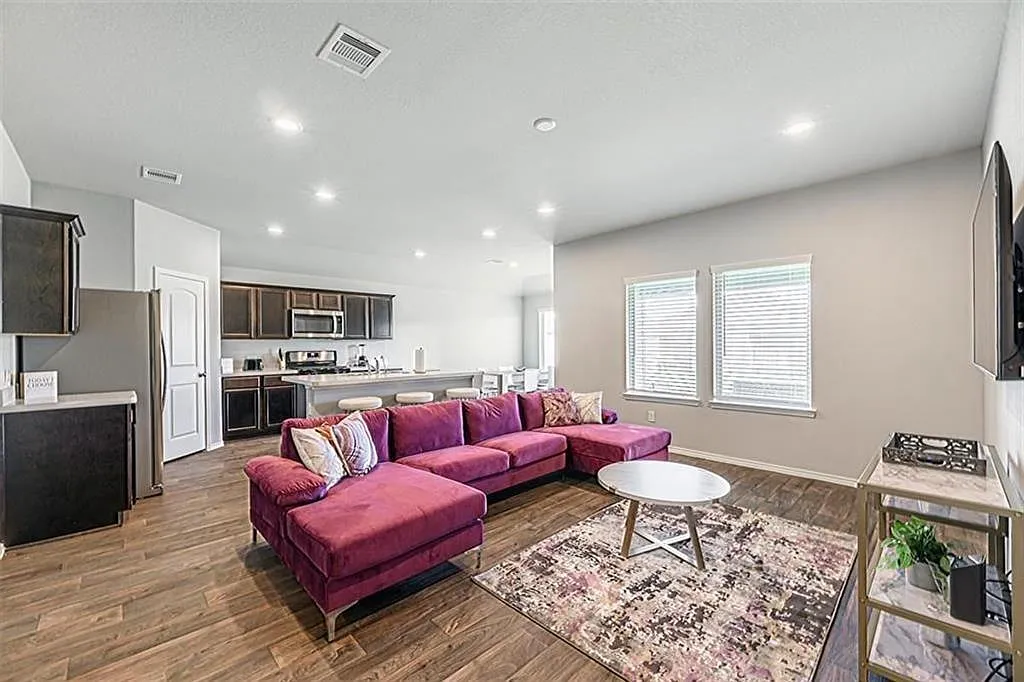 4 bed, 2.0 bath, 1668 sqft, $2,250 — Photo 2