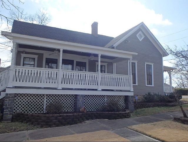 2nd image of 204 6th Ave SE