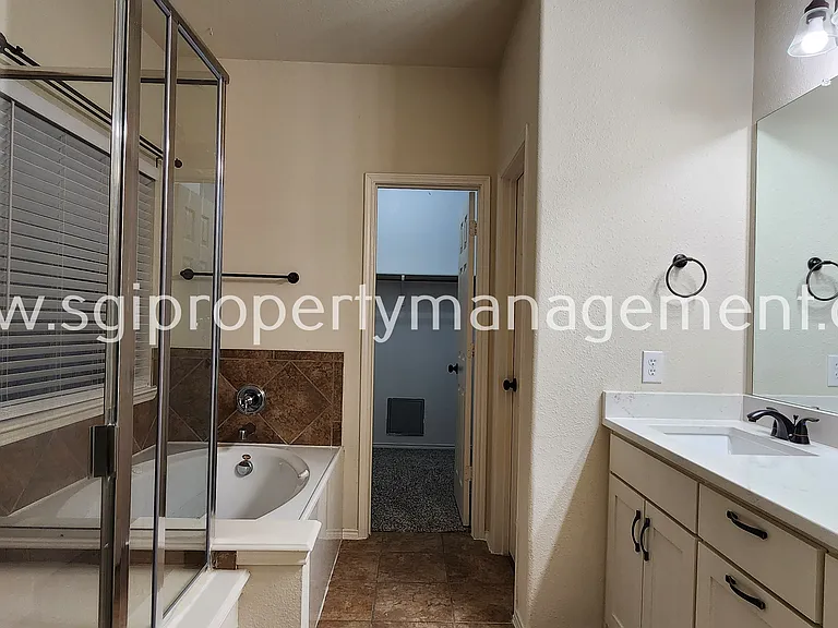 12032 Henderson Dr — Photo 17