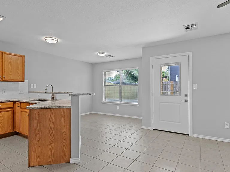 3015 Green Mountain Dr — Photo 5