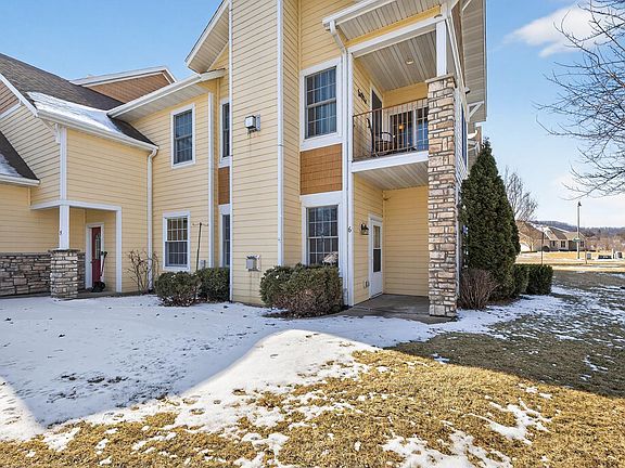 3rd image of 755 Hickory Way Unit 6