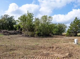 1 Sunset Trl, Luling, TX 78648