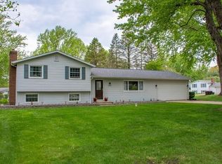 52547 Heatherfield Dr, South Bend, IN 46637