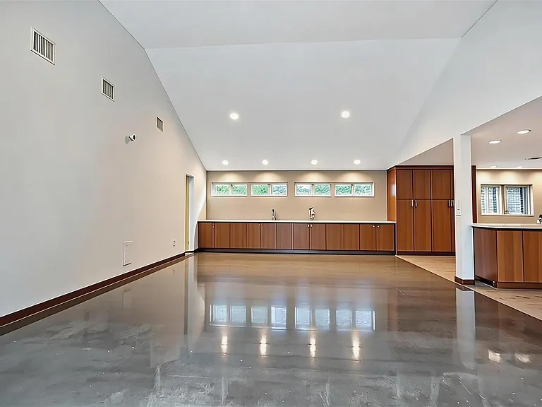 5643 Terwilliger Way — Photo 9