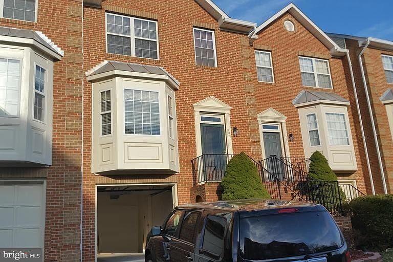 1st image of 305 Stafford Glen Ct