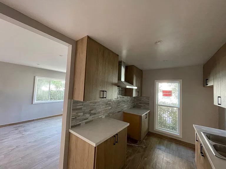 9949 Pinewood Ave — Photo 7