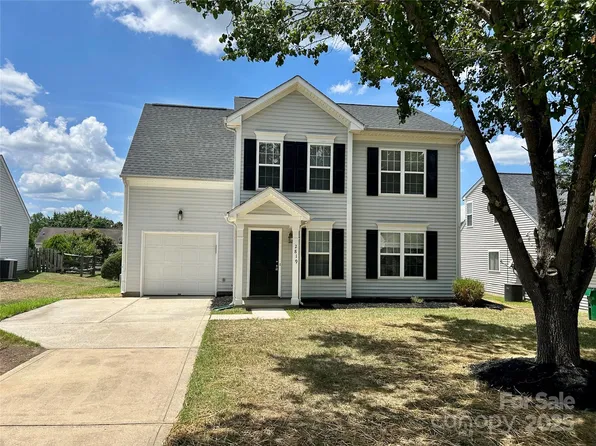 2819 Cougar Hill Ct, Charlotte, NC 28216