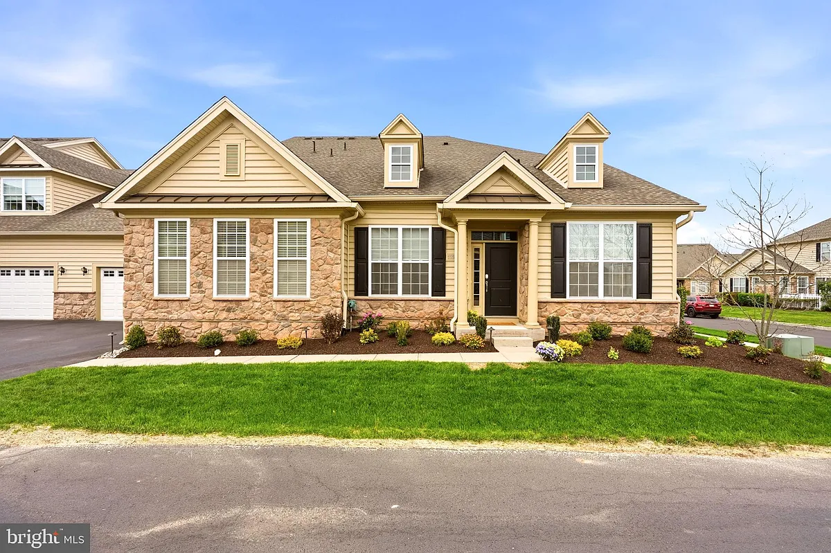 Building Photo - 1190 Webb Dr