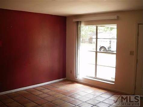 1st image of 814 Essex Dr #5