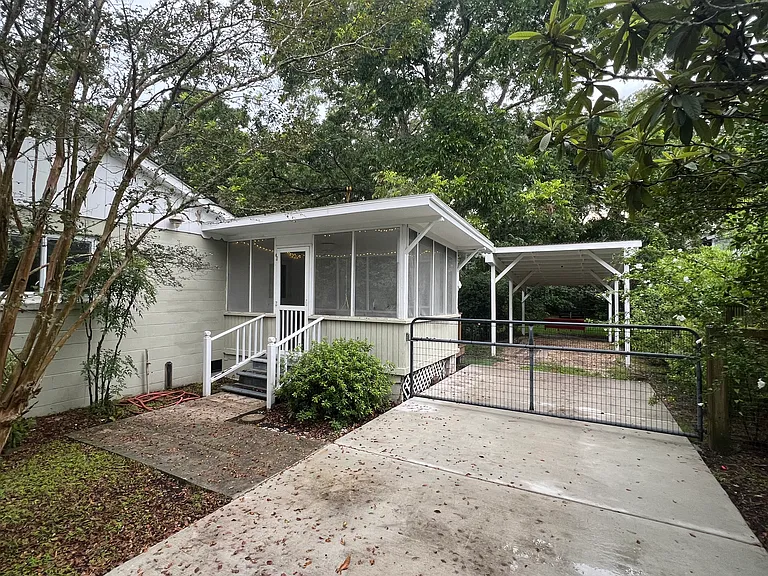 screen porch and car port