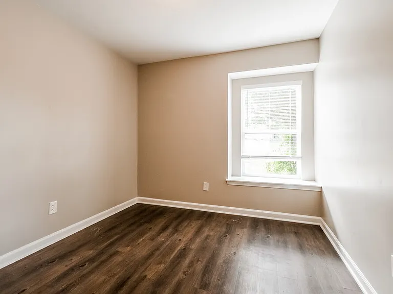 406 Meagan Cv — Photo 12