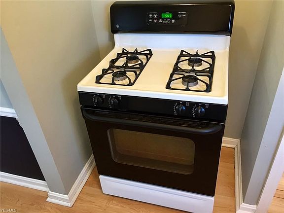 4th image of 17623 Bradgate Ave