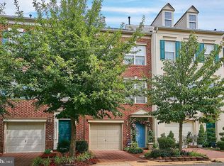 381 Livermore Ln, Alexandria, VA 22304