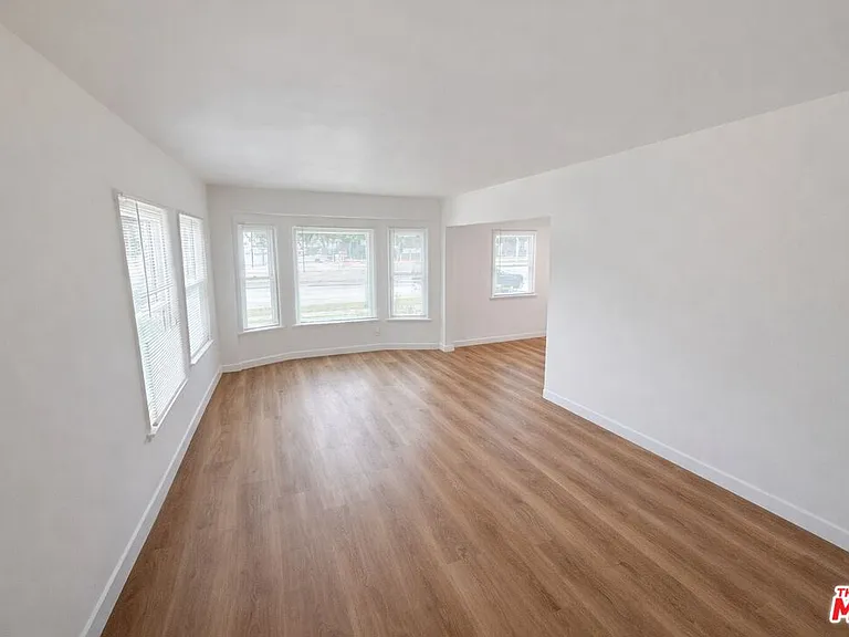 9132 Crenshaw Blvd — Photo 2