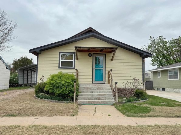 425 Park St, Quinter, KS 67752