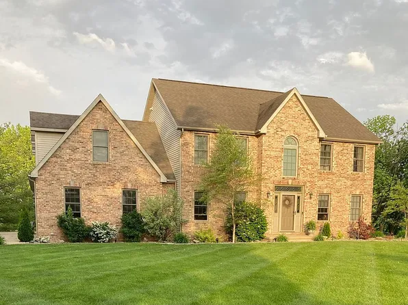 18 Meadowview Est, Mattoon, IL 61938