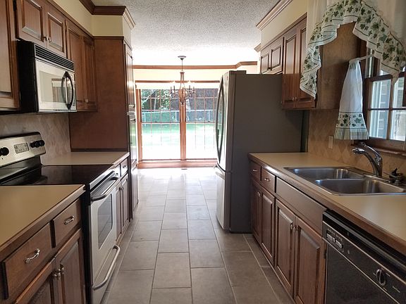 5th image of 1575 W Linwood Dr