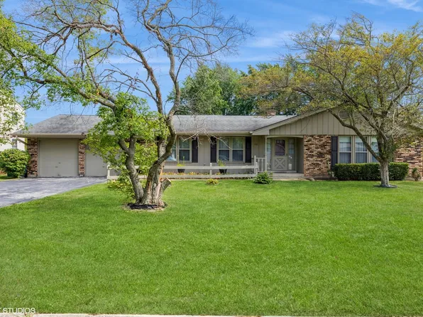 10 Carol Ct, Crete, IL 60417