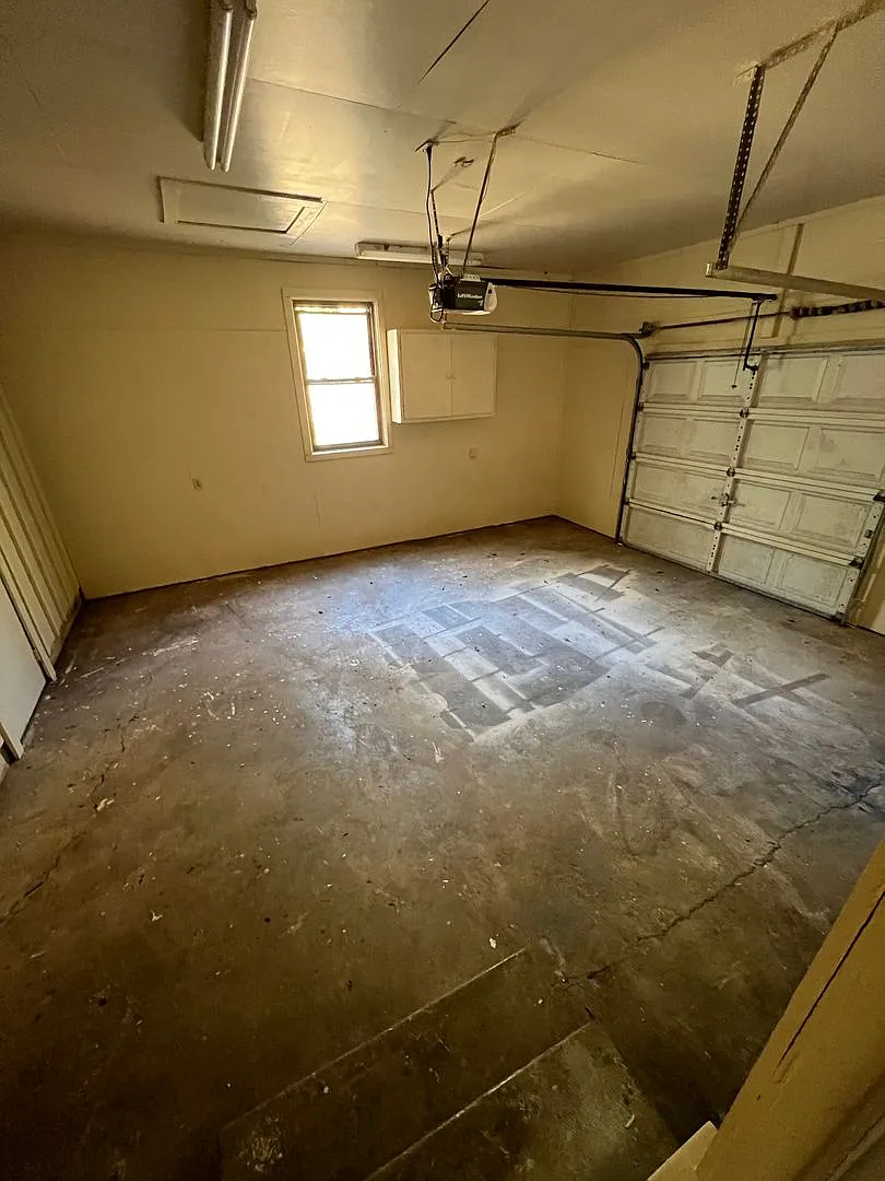 3 bed 1 Bath 1 Car Garage Home in Nice Neighborhood — Photo 2