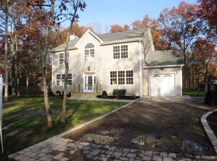 96C Raynor Rd, Ridge, NY 11961