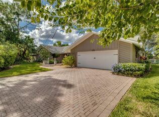 153 Oakwood Dr, Naples, FL 34110