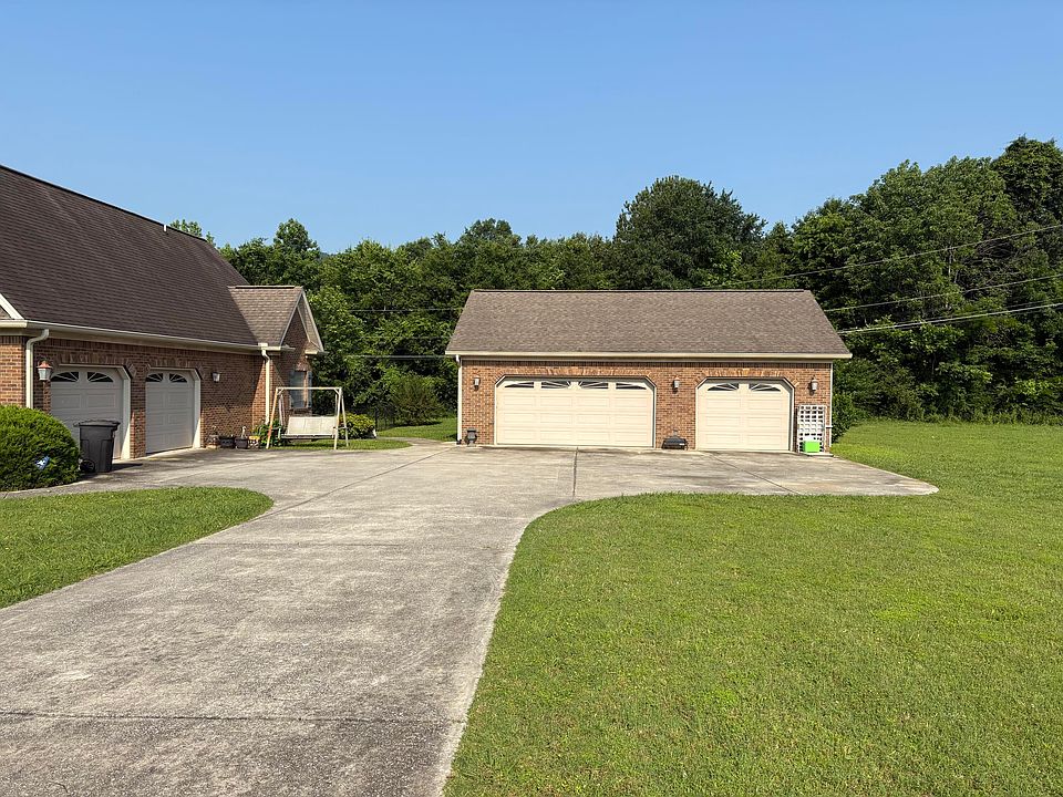 2nd image of 104 Mountain View Dr