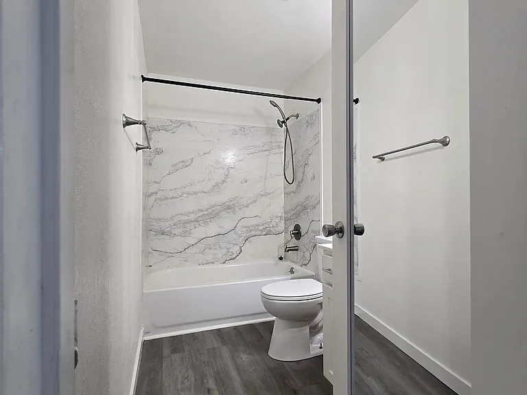 677 Beatty St #8 — Photo 10
