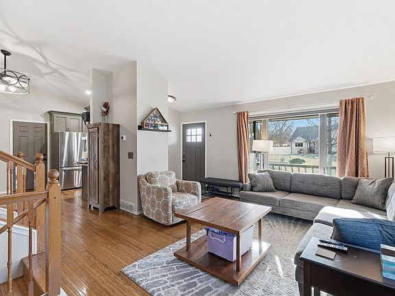 4th image of 212 W Birchwood Cir