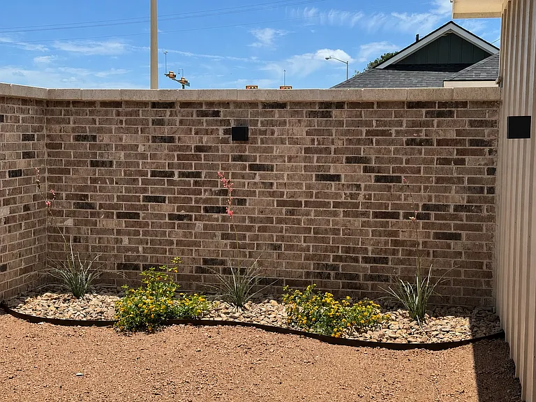 610 N Van Buren St — Photo 14