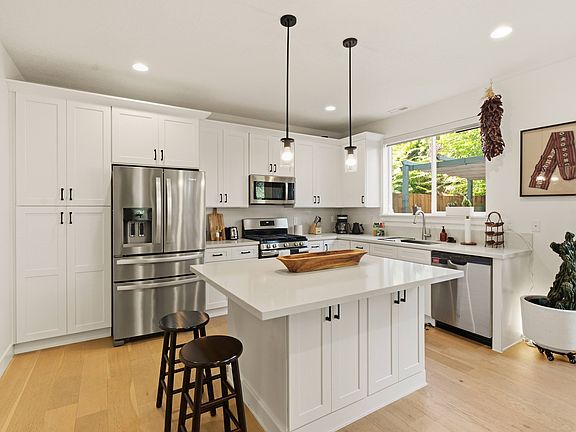 4th image of 789 E Amara Pl