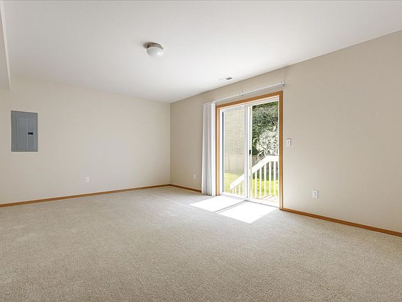 3rd image of 701 NE Lauren St