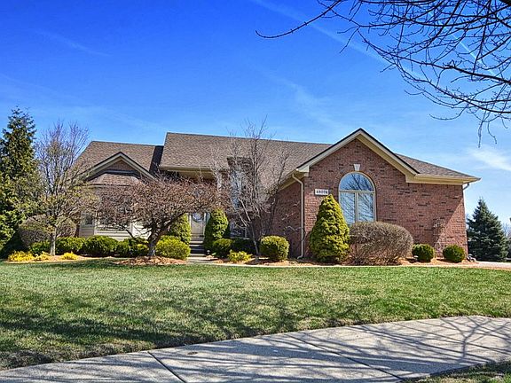 3rd image of 48074 Huntsman Ct