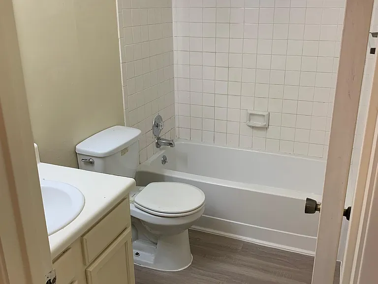 523 Greenlawn Blvd — Photo 11